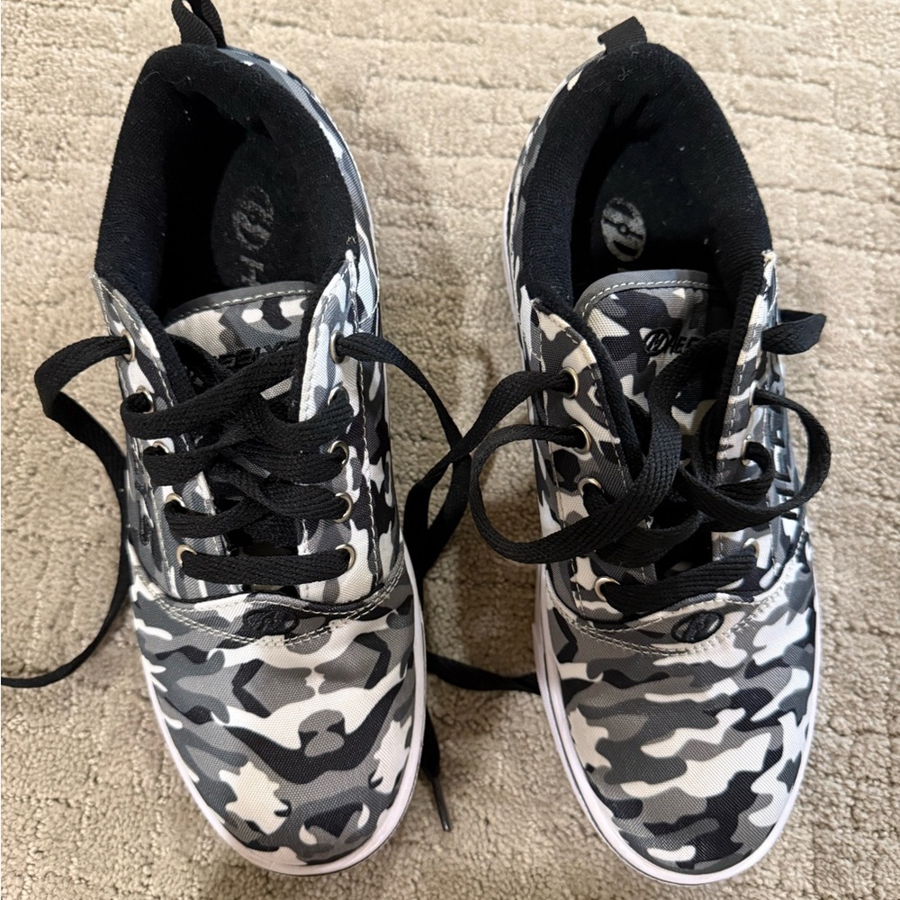 Heely Youth Size 6Camouflage Kids Sneakers